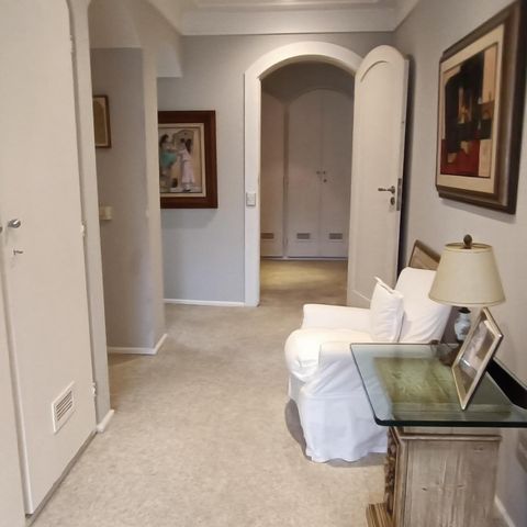 Casa à venda com 1200m², 3 quartos e 8 vagas Casa à venda com 1200m², 3 quartos e 8 vagasSuíte 1