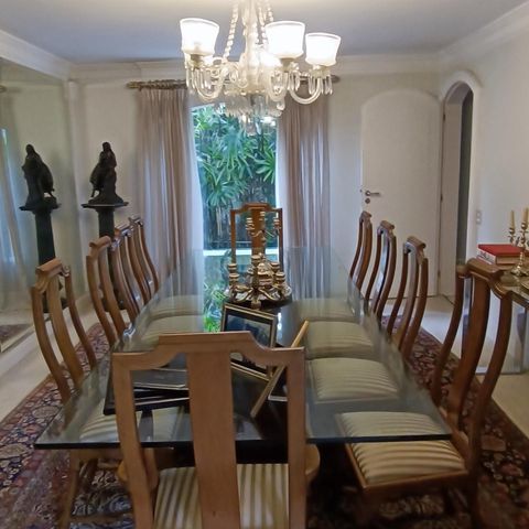 Casa à venda com 1200m², 3 quartos e 8 vagas Casa à venda com 1200m², 3 quartos e 8 vagasSala de Jantar