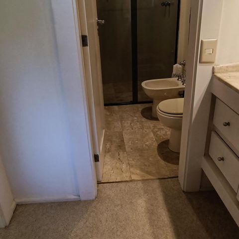 Casa à venda com 1200m², 3 quartos e 8 vagas Casa à venda com 1200m², 3 quartos e 8 vagasBanheiro da Suíte 3