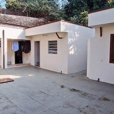 Casa à venda com 1200m², 3 quartos e 8 vagas Casa à venda com 1200m², 3 quartos e 8 vagasÁrea comum