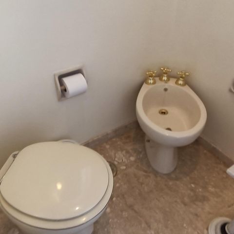 Casa à venda com 1200m², 3 quartos e 8 vagas Casa à venda com 1200m², 3 quartos e 8 vagasBanheiro da Suíte 1