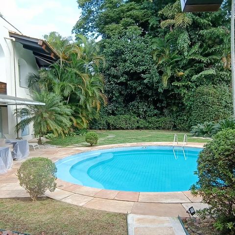 Casa à venda com 1200m², 3 quartos e 8 vagas Casa à venda com 1200m², 3 quartos e 8 vagasÁrea comum