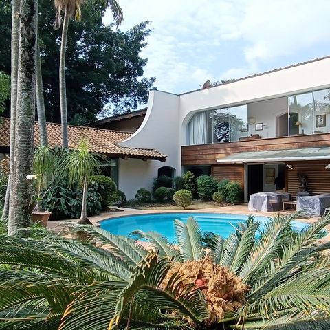 Casa à venda com 1200m², 3 quartos e 8 vagas Casa à venda com 1200m², 3 quartos e 8 vagasÁrea comum
