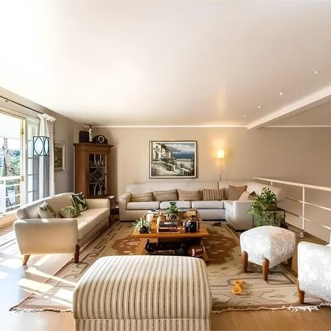 Casa à venda com 384m², 4 quartos e 3 vagas Casa à venda com 384m², 4 quartos e 3 vagasFoto 02