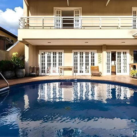 Casa à venda com 384m², 4 quartos e 3 vagas Casa à venda com 384m², 4 quartos e 3 vagasFoto 01