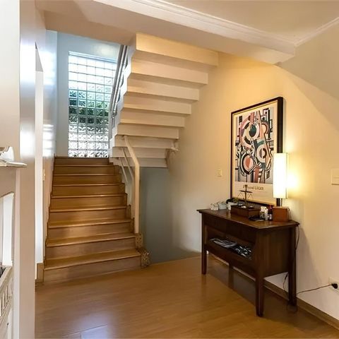 Casa à venda com 384m², 4 quartos e 3 vagas Casa à venda com 384m², 4 quartos e 3 vagasFoto 05