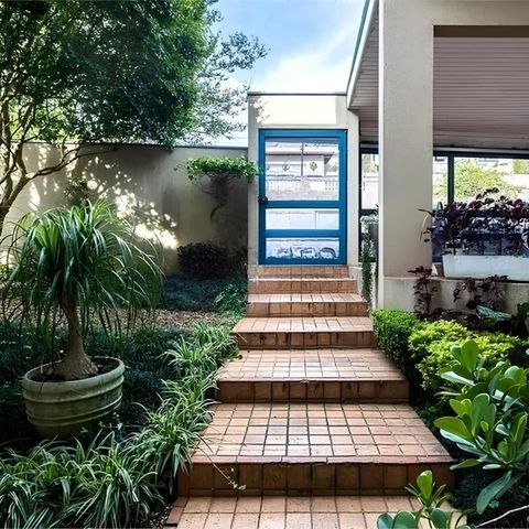 Casa à venda com 384m², 4 quartos e 3 vagas Casa à venda com 384m², 4 quartos e 3 vagasFoto 01