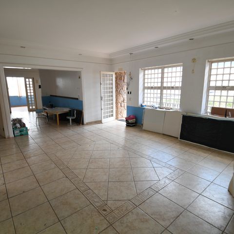 Casa à venda com 400m², 3 quartos e 10 vagasSala