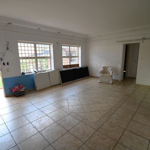 Casa à venda com 400m², 3 quartos e 10 vagasSala