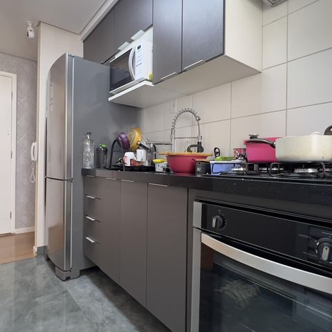 Apartamento à venda com 55m², 2 quartos e 1 vaga Apartamento à venda com 55m², 2 quartos e 1 vagaCozinha e Área de Serviço