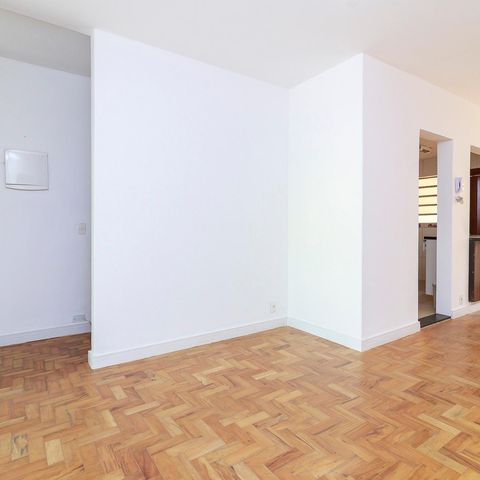 Casa à venda com 150m², 4 quartos e 1 vaga Casa à venda com 150m², 4 quartos e 1 vagaSala