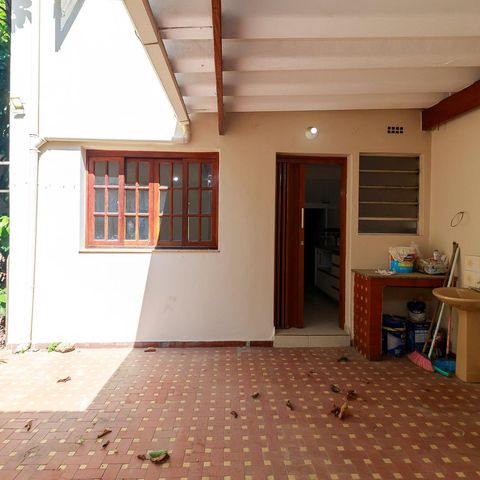 Casa à venda com 150m², 4 quartos e 1 vaga Casa à venda com 150m², 4 quartos e 1 vagaQuintal
