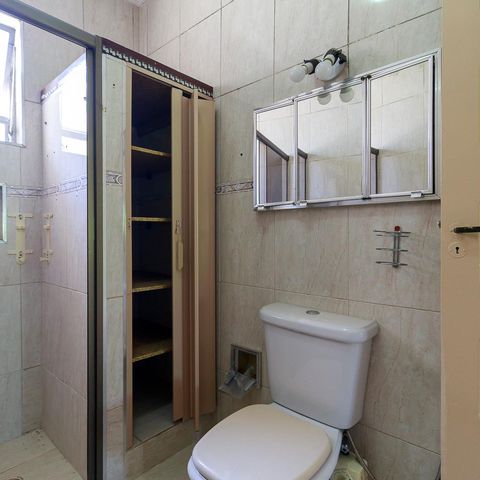 Casa à venda com 150m², 4 quartos e 1 vaga Casa à venda com 150m², 4 quartos e 1 vagaBanheiro 1
