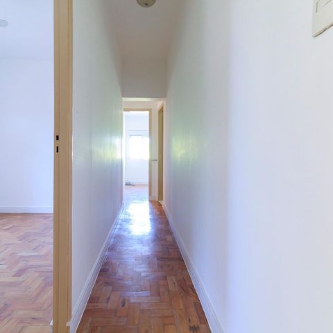 Casa à venda com 150m², 4 quartos e 1 vaga Casa à venda com 150m², 4 quartos e 1 vagaCorredor