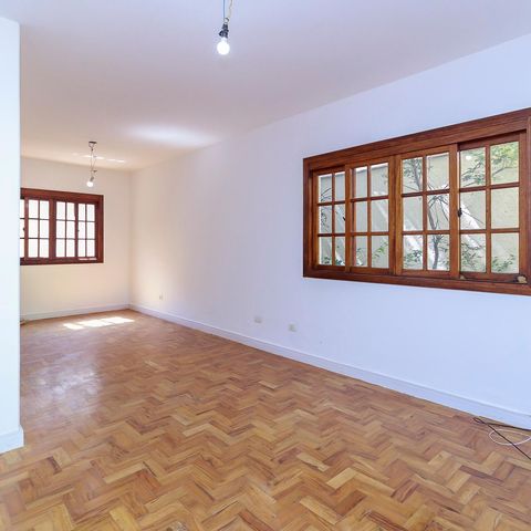 Casa à venda com 150m², 4 quartos e 1 vaga Casa à venda com 150m², 4 quartos e 1 vagaSala