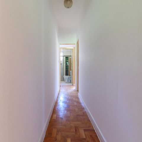 Casa à venda com 150m², 4 quartos e 1 vaga Casa à venda com 150m², 4 quartos e 1 vagaCorredor