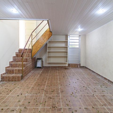 Casa à venda com 150m², 4 quartos e 1 vaga Casa à venda com 150m², 4 quartos e 1 vagaGaragem