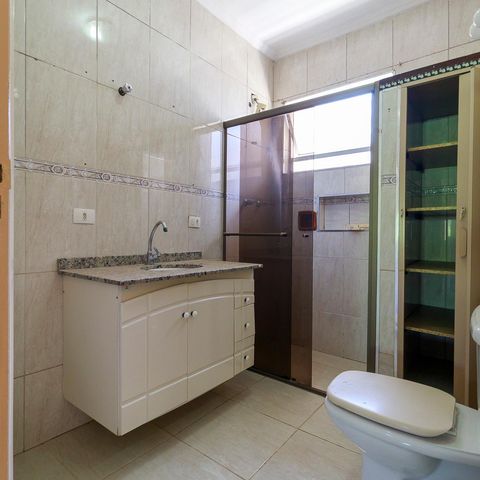 Casa à venda com 150m², 4 quartos e 1 vaga Casa à venda com 150m², 4 quartos e 1 vagaBanheiro 1