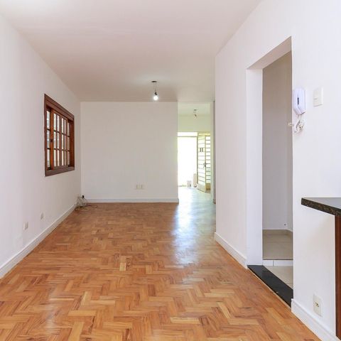 Casa à venda com 150m², 4 quartos e 1 vaga Casa à venda com 150m², 4 quartos e 1 vagaSala