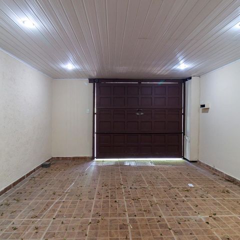 Casa à venda com 150m², 4 quartos e 1 vaga Casa à venda com 150m², 4 quartos e 1 vagaGaragem