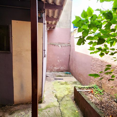 Casa à venda com 207m², 2 quartos e 2 vagas Casa à venda com 207m², 2 quartos e 2 vagasQuintal