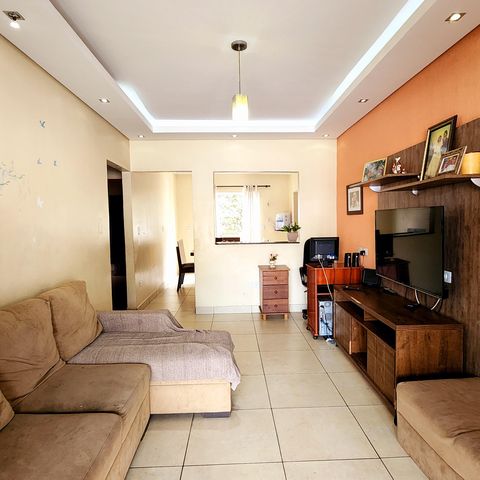 Casa à venda com 207m², 2 quartos e 2 vagas Casa à venda com 207m², 2 quartos e 2 vagasSala