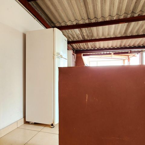 Casa à venda com 207m², 2 quartos e 2 vagas Casa à venda com 207m², 2 quartos e 2 vagasVaranda