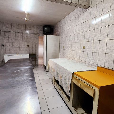 Casa à venda com 207m², 2 quartos e 2 vagas Casa à venda com 207m², 2 quartos e 2 vagasEdícula (cozinha profissional)