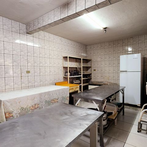 Casa à venda com 207m², 2 quartos e 2 vagas Casa à venda com 207m², 2 quartos e 2 vagasEdícula (cozinha profissional)