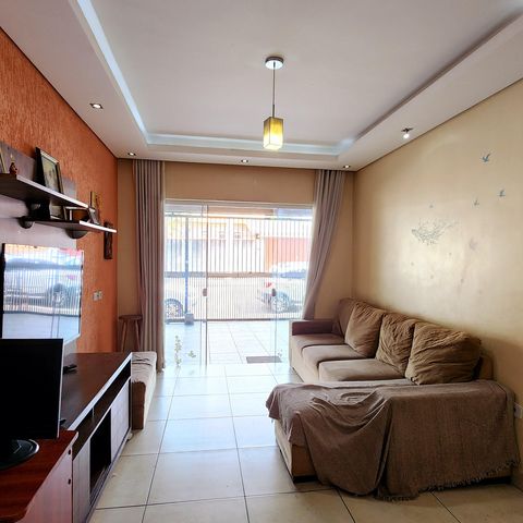 Casa à venda com 207m², 2 quartos e 2 vagas Casa à venda com 207m², 2 quartos e 2 vagasSala