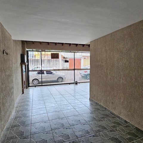 Casa à venda com 207m², 2 quartos e 2 vagas Casa à venda com 207m², 2 quartos e 2 vagasGaragem