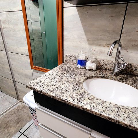 Casa à venda com 207m², 2 quartos e 2 vagas Casa à venda com 207m², 2 quartos e 2 vagasBanheiro