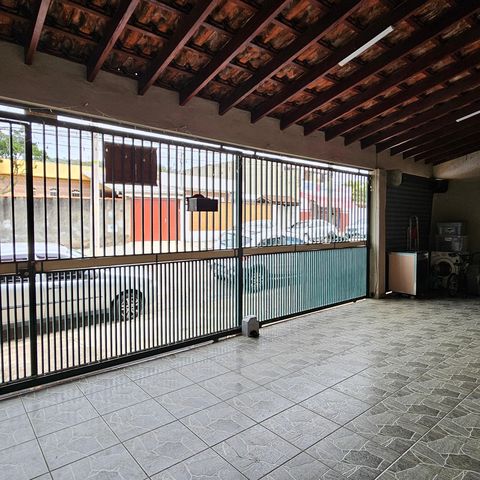 Casa à venda com 207m², 2 quartos e 2 vagas Casa à venda com 207m², 2 quartos e 2 vagasGaragem
