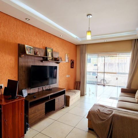 Casa à venda com 207m², 2 quartos e 2 vagas Casa à venda com 207m², 2 quartos e 2 vagasSala