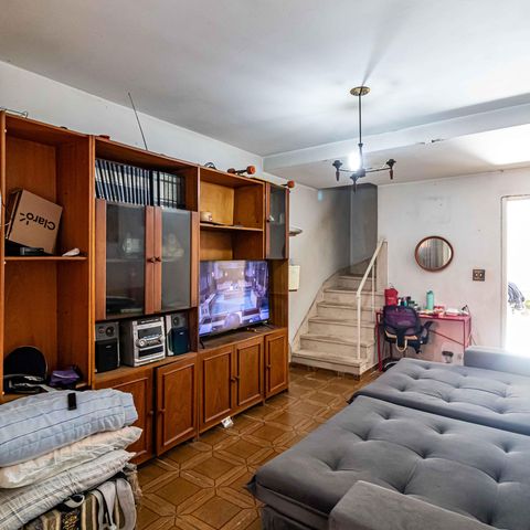 Casa à venda com 141m², 2 quartos e 3 vagas Casa à venda com 141m², 2 quartos e 3 vagasSala