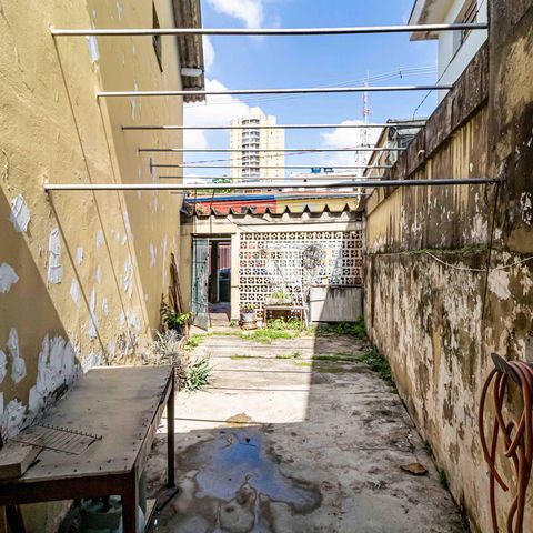 Casa à venda com 141m², 2 quartos e 3 vagas Casa à venda com 141m², 2 quartos e 3 vagasQuintal