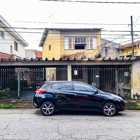Casa à venda com 141m², 2 quartos e 3 vagas Casa à venda com 141m², 2 quartos e 3 vagasFachada