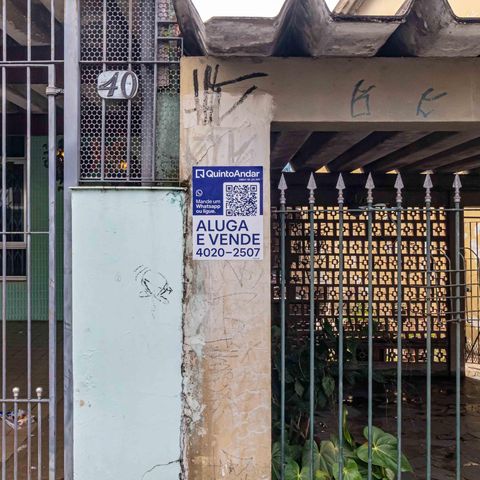 Casa à venda com 141m², 2 quartos e 3 vagas Casa à venda com 141m², 2 quartos e 3 vagasFachada - placa