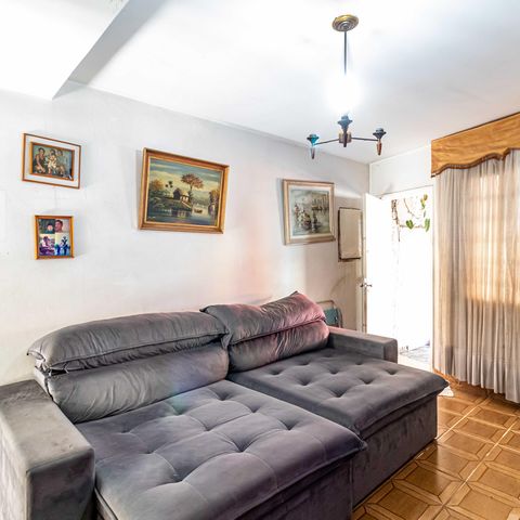 Casa à venda com 141m², 2 quartos e 3 vagas Casa à venda com 141m², 2 quartos e 3 vagasSala
