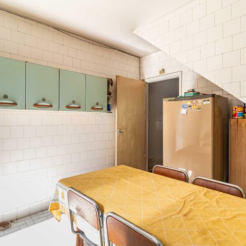 Casa à venda com 141m², 2 quartos e 3 vagas Casa à venda com 141m², 2 quartos e 3 vagasCozinha