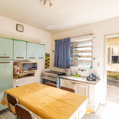 Casa à venda com 141m², 2 quartos e 3 vagas Casa à venda com 141m², 2 quartos e 3 vagasCozinha