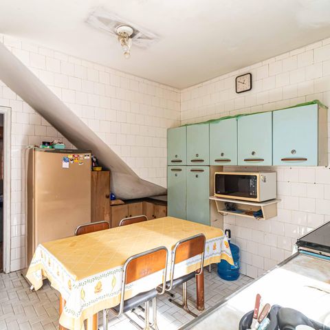 Casa à venda com 141m², 2 quartos e 3 vagas Casa à venda com 141m², 2 quartos e 3 vagasCozinha