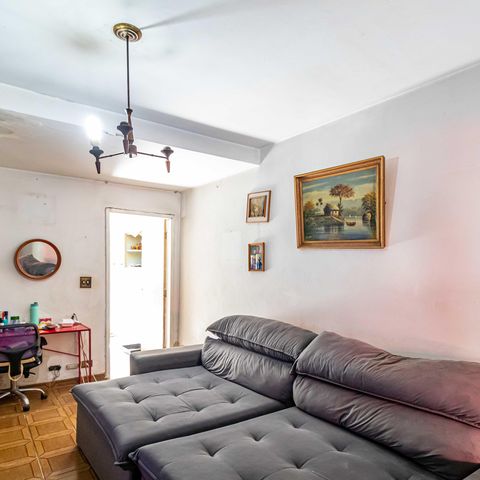 Casa à venda com 141m², 2 quartos e 3 vagas Casa à venda com 141m², 2 quartos e 3 vagasSala