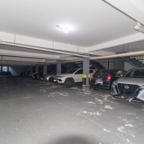Casa de condomínio à venda com 180m², 3 quartos e 2 vagas Casa de condomínio à venda com 180m², 3 quartos e 2 vagasGaragem