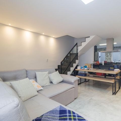Casa de condomínio à venda com 180m², 3 quartos e 2 vagas Casa de condomínio à venda com 180m², 3 quartos e 2 vagasSala