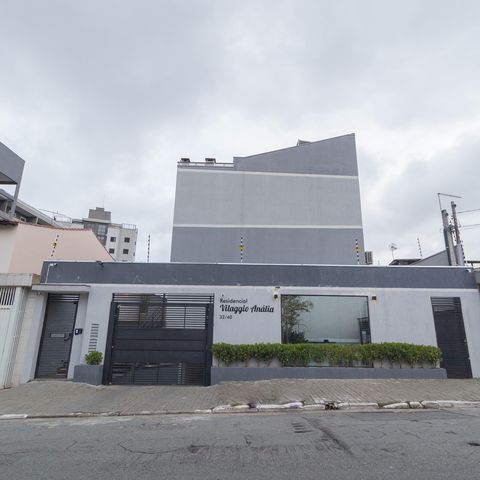 Casa de condomínio à venda com 180m², 3 quartos e 2 vagas Casa de condomínio à venda com 180m², 3 quartos e 2 vagasFachada