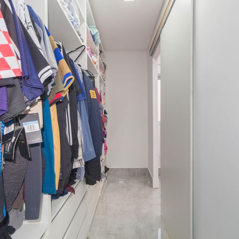 Casa de condomínio à venda com 180m², 3 quartos e 2 vagas Casa de condomínio à venda com 180m², 3 quartos e 2 vagasCloset - Suíte 2