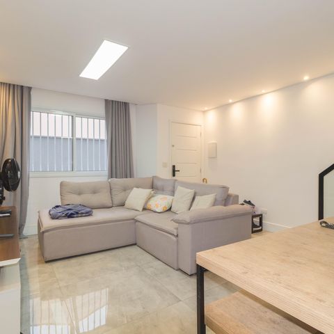 Casa de condomínio à venda com 180m², 3 quartos e 2 vagas Casa de condomínio à venda com 180m², 3 quartos e 2 vagasSala