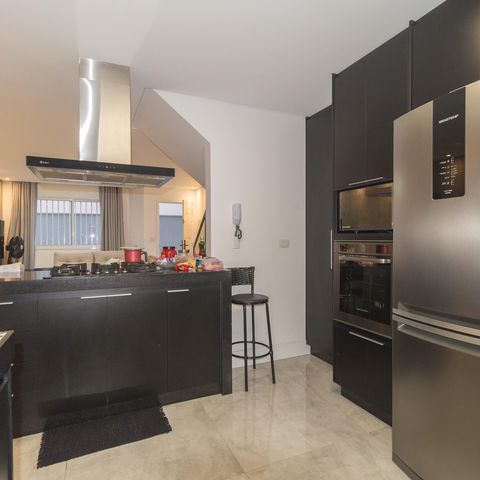 Casa de condomínio à venda com 180m², 3 quartos e 2 vagas Casa de condomínio à venda com 180m², 3 quartos e 2 vagasCozinha
