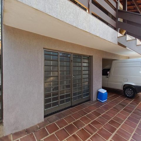 Casa à venda com 156m², 3 quartos e 4 vagas Casa à venda com 156m², 3 quartos e 4 vagasFachada do Prédio